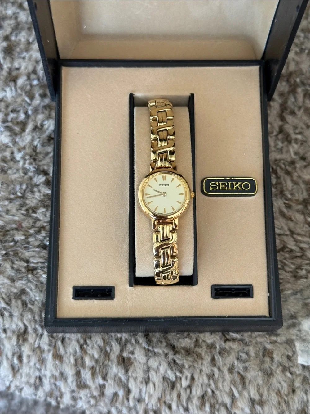 Seiko vintage 90s Women's Gold Link Bracelet Watch with Cream Dial new old stock